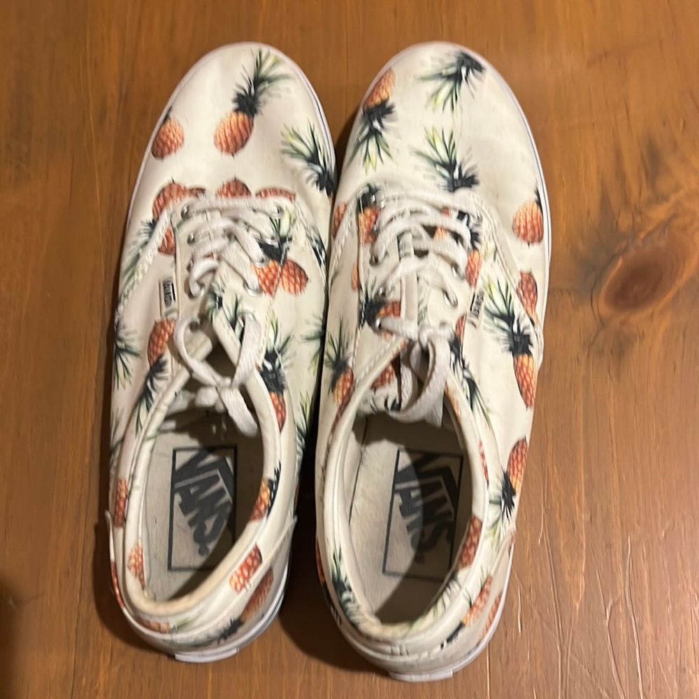 Vans Off The Wall Pineapple Print Lace Up Sneakers | Size 7